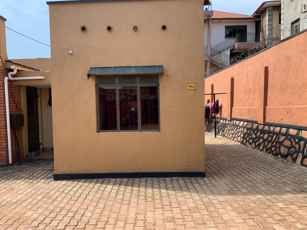 Lark Suites -Bukoto Kampala Ngoại thất bức ảnh
